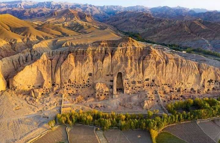 Symbolic header image of Bamiyan Kulturhaus e. V.: the historic Bamiyan Valley in Afghanistan as a cultural origin meets an intergenerational community event for education, music and art in Munich.