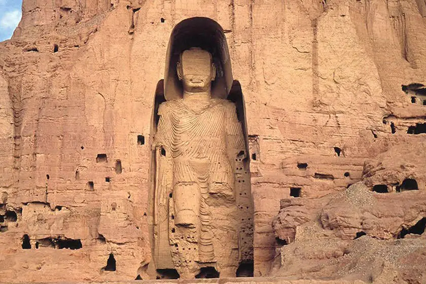Side by side: the landscape of Bamiyan (Afghanistan) and a cultural community event in Munich.